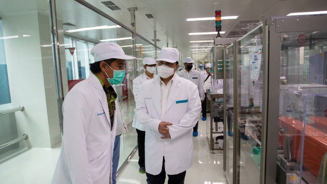 Menteri BUMN Erick Thohir memastikan produksi vaksin virus corona (covid-19) oleh Bio Farma dibuat dari bahan baku halal.