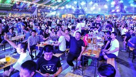 Sukacita Penduduk China Bersulang di Festival Bir Qingdao