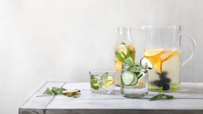 Tubuh membutuhkan asupan cairan yang cukup agar organ berfungsi normal. Berikut beberapa pilihan minuman yang gantikan cairan tubuh selain air putih.