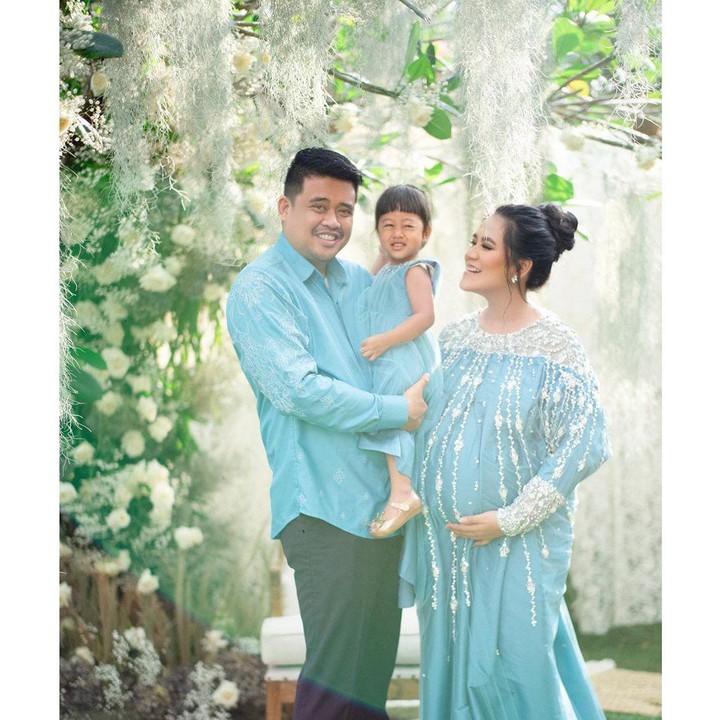 <p>Sebelumnya, banyak netizen menebak jenis kelamin buah hati kedua Kahiyang. Dan ternyata anak kedua Kahiyang Ayu dan Bobby Nasution adalah laki-laki, Bunda. (Foto: Instagram @dierabachir)</p>