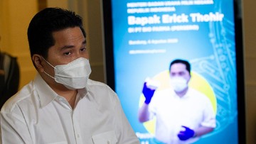 Menteri BUMN Erick Thohir meninjau laboratorium dan fasilitas produksi Bio Farma, perusahaan induk BUMN di bidang farmasi, di Bandung, Jawa Barat, Selasa (4/8) (Dok. Kementerian BUMN)