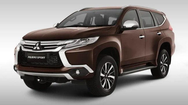 Pajero merupakan SUV besar yang hanya diproduksi di Jepang, sedangkan Pajero Sport berukuran lebih kecil yang diproduksi dan dijual di Indonesia.