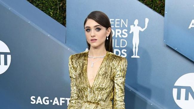 Aktris Natalia Dyer menilai pandemi virus corona sebagai berkah bagi penulis naskah serial Stranger Things karena punya waktu lebih banyak untuk berkreasi.
