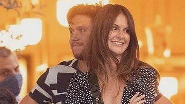 img-title Putus dari Hailee Steinfeld, Niall Horan Kepergok Gandeng Pacar Baru