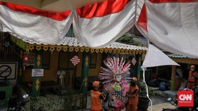 FOTO: Ondel-ondel Limbah Plastik Sambut 17-an