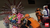 FOTO: Ondel-ondel Limbah Plastik Sambut 17-an Ondel-ondel tersebut dibuat dari limbah plastik, dengan warna-warni yang membuat penampilan warisan budaya Betawi itu terlihat lebih meriah.