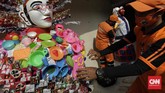 FOTO: Ondel-ondel Limbah Plastik Sambut 17-an Ondel-ondel tersebut dibuat dari limbah plastik, dengan warna-warni yang membuat penampilan warisan budaya Betawi itu terlihat lebih meriah.
