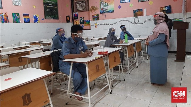 Guru dan kepala sekolah dinilai seharusnya ikut Asesmen Nasional karena pendidik dan pemimpin mempengaruhi kualitas pendidikan.