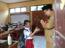 Cilegon Mulai Buka Sekolah, Siswa Diajarkan Beri Salam Guru Tanpa Jabat Tangan