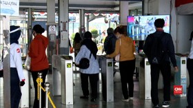 VIDEO: Gage Berlaku, Penumpang KRL Bekasi Terkendali
