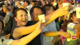 VIDEO: Keramaian Festival Bir di China yang Minim Masker