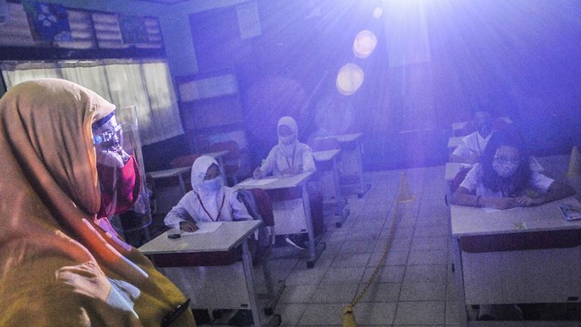 Pemprov Jawa Barat memutuskan untuk menggelar kembali sekolah tatap muka pada Januari atau semester genap tahun tahun ajaran 2020/2021.