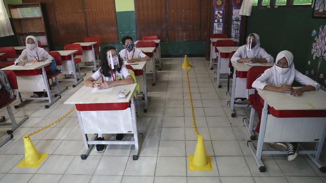 Zonasi Covid-19 mestinya tak jadi pertimbangan Satu-satunya pembukaan sekolah karena bisa berubah tiap pekan dan tak didukung data riil.