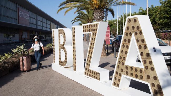 Klub malam terbesar di dunia yang diberi nama UNVRS, akan dibuka di Ibiza, Spanyol, tahun depan, akan dibuka oleh aktor Hollywood, Will Smith.