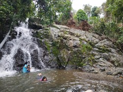 Tak Hanya Warga Bermata Biru, Aceh Jaya Juga Punya Air Terjun Mini