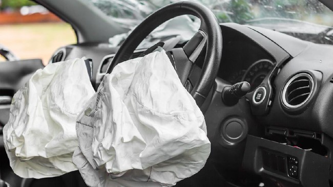 Isu Airbag Meledak, Honda Larang Ribuan CR-V sampai Civic Jalan di AS Honda mengeluarkan peringatan 'Jangan Mengemudi' terhadap sedikitnya 8.200 unit mobil yang masih menggunakan airbag Takata dan belum diperbaiki di AS.