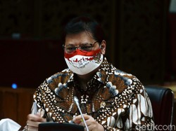 Airlangga Hartarto Sebut Vaksin Selesaikan 2 Masalah, Ini Dia!