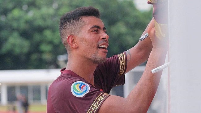 Bek impor PSM Makassar Hussein El Dor selamat dari ledakan besar di kota Beirut, Libanon pada Selasa (4/8) petang waktu setempat.