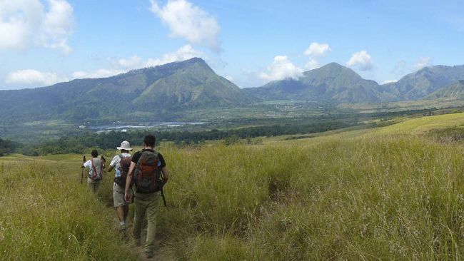 Pendakian Gunung Rinjani di Lombok Tengah, Nusa Tenggara Barat (NTB) ditutup mulai 1 Agustus 2025 berdasarkan pengumuman Balai Taman Nasional Gunung Rinjani.