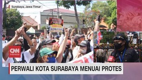 VIDEO: Demo Tuntut Risma Kembalikan Izin Acara Hajatan