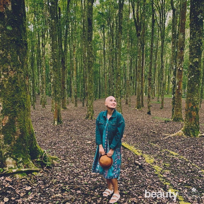 Artis yang kini berprofesi sebagai penyanyi rohani ini mengungkap penyakit yang diidapnya agar merasa lega. “Kenapa aku buka? Karena menyembunyikan penyakit itu gak enak..tau gak setiap kali aku sharing ke kalian hati aku merasa lega.. Aku perlahan lahan melepaskan egoku yg selalu mau kelihatan sempurna,” tulis Feby Febiola di instagram. (Foto: https://www.instagram.com/febyfebiola_/)