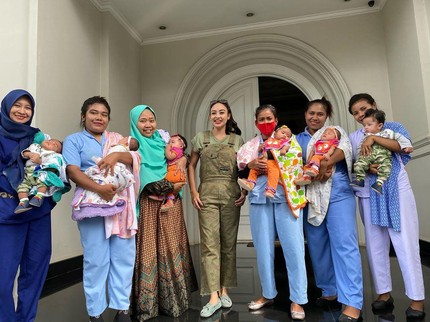 5 Kisah Viral Crazy Rich, Rawat Bayi Terlantar hingga Suka Bagi-bagi Saham