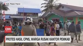 VIDEO: Protes Hasil CPNS, Warga di Papua Rusak Kantor Pemkab