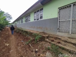 Bangun Jalan di Lahan Samping SMKN 1 Cipatat, Kades di Bandung Barat Picu Sengketa