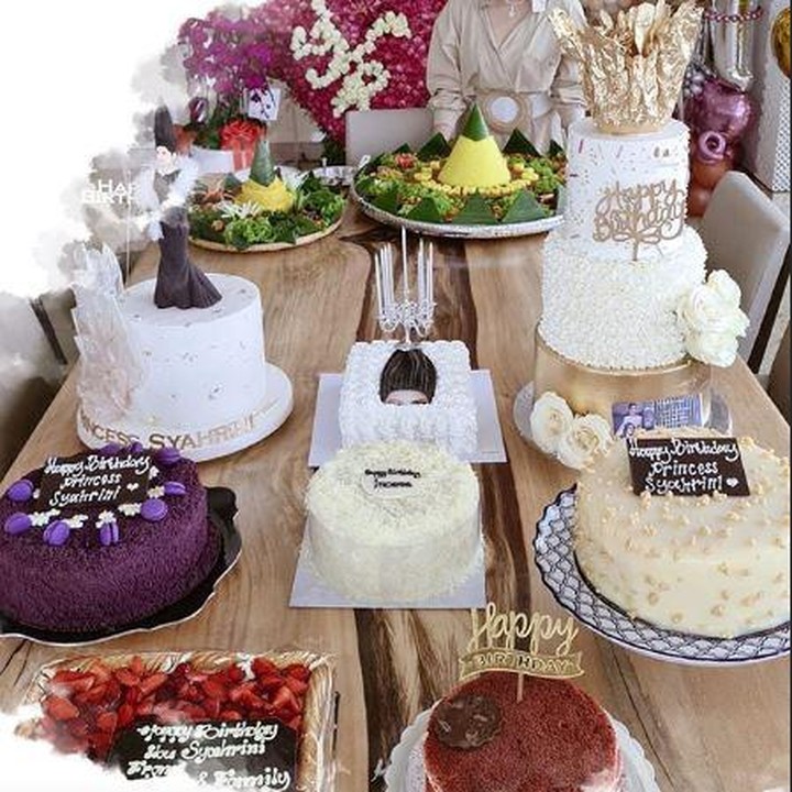 <p>Syahrini mendapatkan banyak kue ulang tahun serta berbagai kado yang harganya sangat fantastis. (Foto: Instagram @princessyahrini)</p>