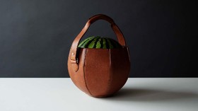 Perajin Jepang Buat Tas Mewah untuk Jinjing Semangka