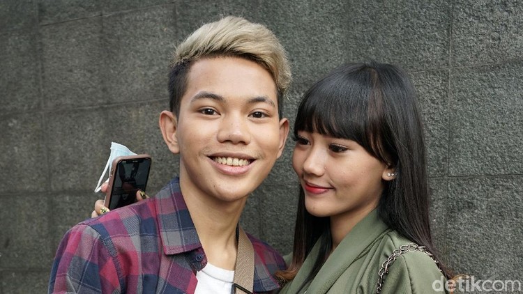 Tegar Septian dan istrinya, Sarah Sheila Kamilia saat ditemui di kawasan Trans TV.