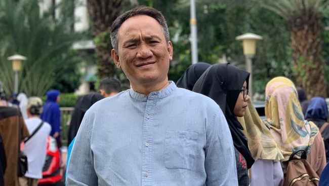 Jumlah gaji untuk 12 komisaris PLN pada 2023 mencapai Rp217,893 miliar yang terdiri dari honorarium, tunjangan transportasi, THR hingga BPJS.
