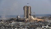 FOTO: Hiruk-pikuk Evakuasi Pasca Ledakan Libanon Petugas penyelamat gabungan terus mencari korban dalam ledakan di pelabuhan Beirut, Libanon.