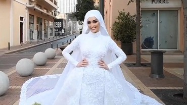 img-title Detik-detik Foto Pernikahan yang Berubah Bencana saat Ledakan di Lebanon