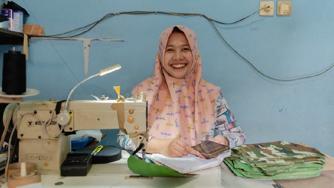 Ketika usaha jahitannya harus libur akibat tak ada pesanan sama sekali, Idah tak khawatir karena pendapatannya sudah tertutup dari hasil jualan di GrabKios.