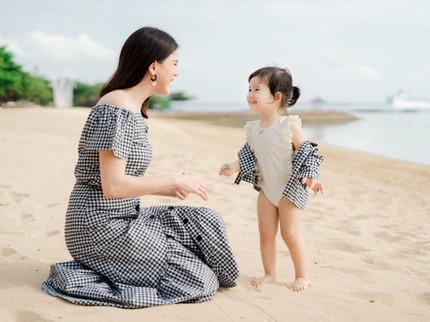7 Inspirasi Baju Couple Ibu dan Anak Ala Kahiyang Ayu hingga Jedar