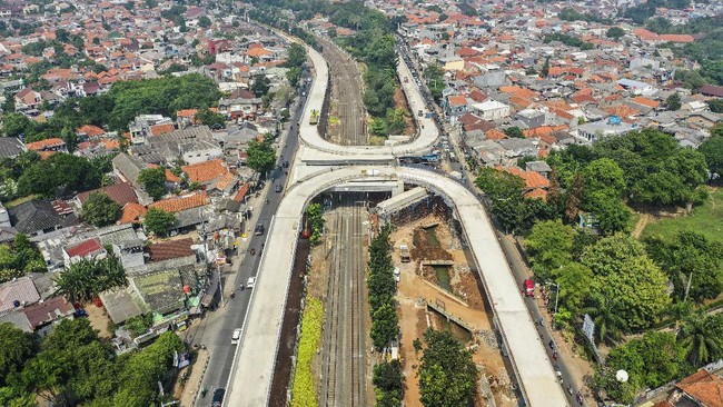 Kadis Bina Marga DKI mengatakan setelah dua kali tahap uji coba, kini dua flyover berbentuk tapal kuda di Tanjung Barat dan Lenteng Agung mulai dibuka permanen.
