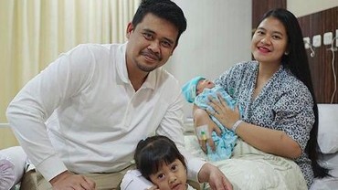 img-title Diperlihatkan ke Publik Pertama Kali, Wajah Anak Kedua Kahiyang Ayu Disorot