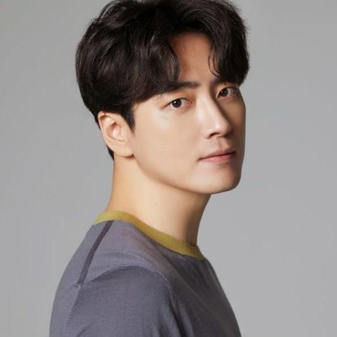 Lee Joon Hyuk Bakal Jadi Duda Anak Satu di Drama Korea Romantis Baru