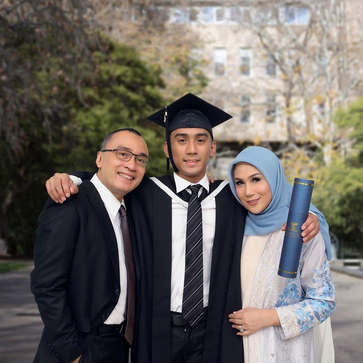 <p>Daffa berhasil lulus dari University of Melbourne, Australia jurusan keuangan dan akuntansi. (Foto: Instagram @marinizumarnisreal)</p>