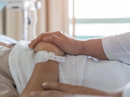 Haru! Perjuangan Istri 5 Tahun Rawat Suami Koma, Tak Mau Pisah Walau Sehari