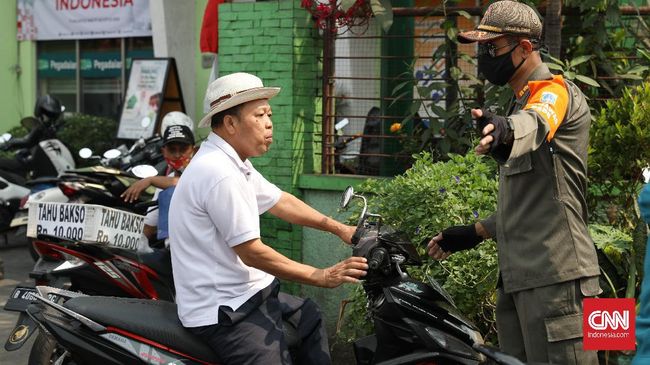Draf Perda Covid DKI: Berulang Tak Pakai Masker Dibui 3 Bulan Draf revisi Perda Covid DKI juga mengatur pemberian kewenangan Satpol PP untuk menyidik kasus pelanggaran terkait protokol kesehatan.