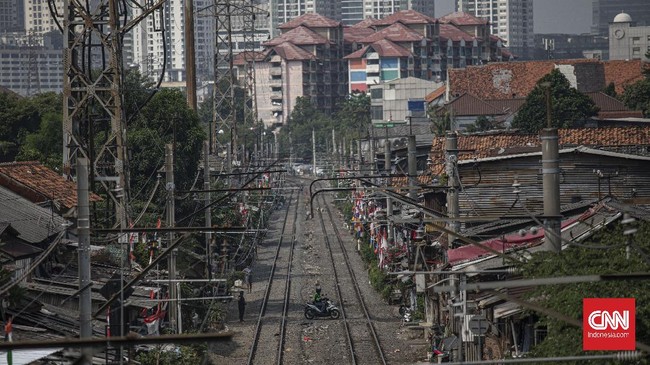 Pengamat menyebut RI terancam depresi, lebih parah dari resesi, apabila penanganan pandemi covid-19 tak kunjung selesai.