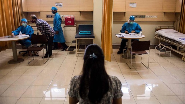 Guru Besar Unpad mengatakan Indonesia butuh puluhan ribu relawan di uji klinis fase ketiga untuk mengetahui efek samping vaksin Covid-19.
