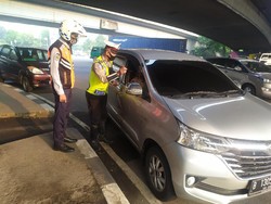 Tilang Ganjil Genap Belum Berlaku di Jalan S Parman Jakbar, Lalin Lancar