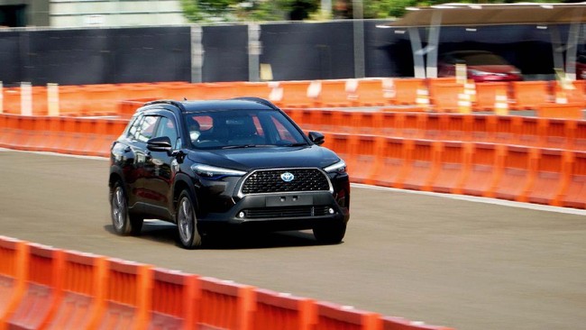 Secara umum mengedukasi mobil hybrid Toyota kepada konsumen berbeda sejak 10 tahun silam kala TAM cuma menjual Prius hybrid.