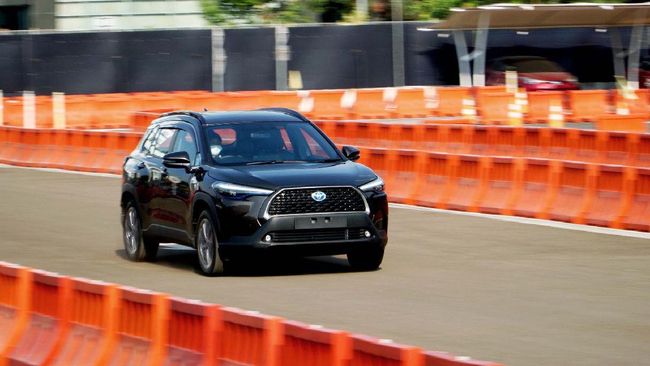 Fitur Khusus Corolla Cross untuk Konsumen Indonesia Headunit Toyota Corolla Cross memiliki fitur NFC yang dapat mengecek saldo kartu uang elektronik.