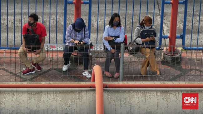 BPS mencatat angkatan kerja dari generasi milenial dan generasi Z paling terdampak dari pandemi covid-19 lantaran pengurangan jam kerja.