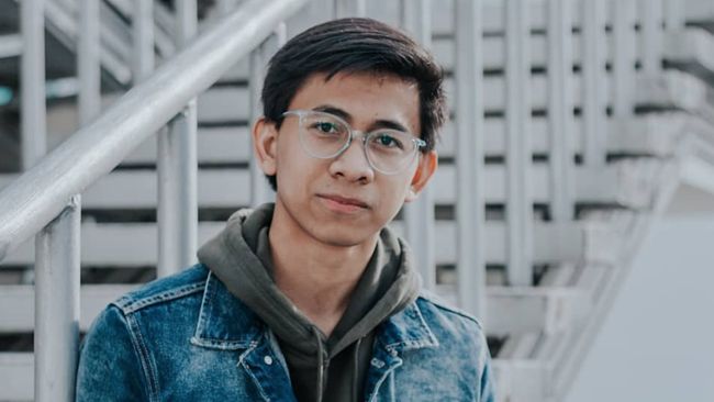 Nama Turah Parthayana menjadi sorotan karena dituding melakukan pelecehan seksual terhadap sesama mahasiswa di Tomsk, Rusia.