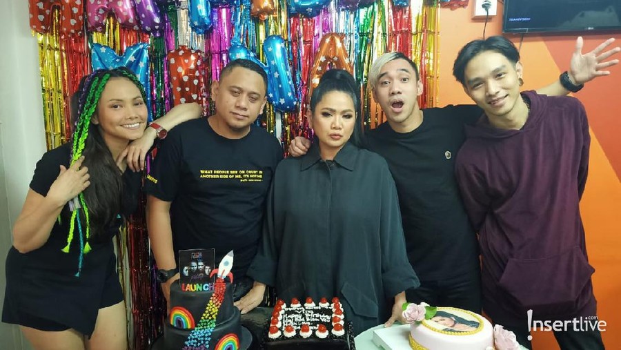 Vina Panduwinata dan Close Friends